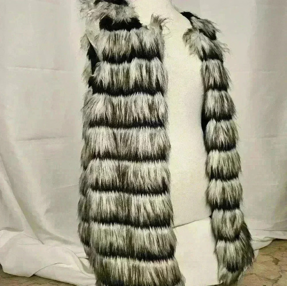 Signature Studios Women Faux Fur Vest Black White Size Large - Picture 3 of 7